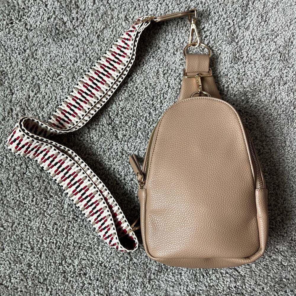 A LITTLE LAST MINUTE TAN SLING BAG - Picture 2 of 16